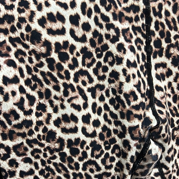 Zyia Leopard Set - Picture 5 of 10